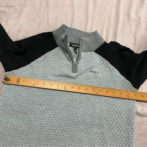 DKNY Boy Pullover Size XL 1/4 Zip Sweater Ribbed Knit Color Block Long Sleeve - Picture 4 of 5
